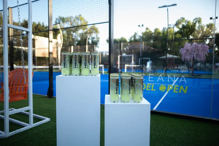 HEAD padel balls displayed beside the blue court